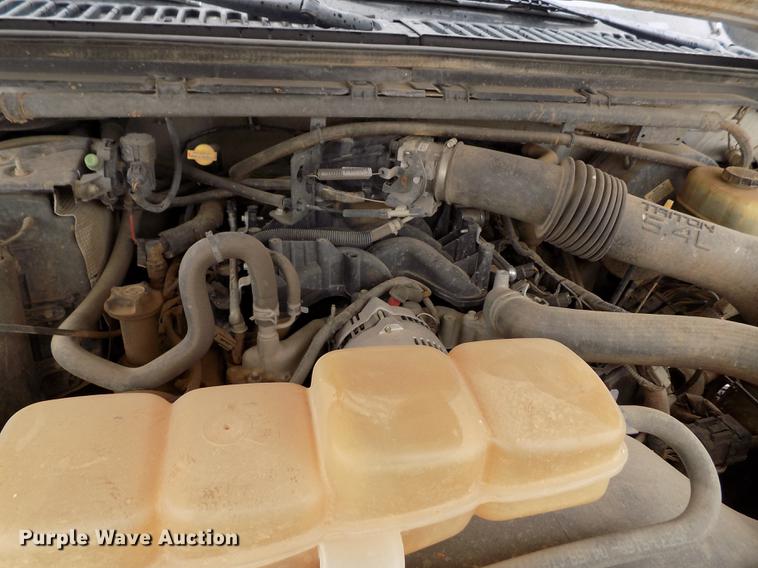 image for item FG9436 2004 Ford F250 Super Duty XL SuperCab pickup truck