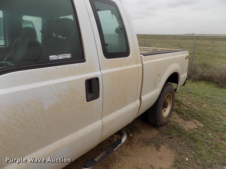 image for item FG9436 2004 Ford F250 Super Duty XL SuperCab pickup truck