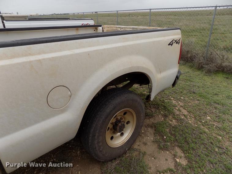 image for item FG9436 2004 Ford F250 Super Duty XL SuperCab pickup truck