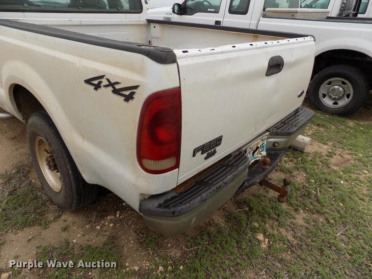 image for item FG9436 2004 Ford F250 Super Duty XL SuperCab pickup truck