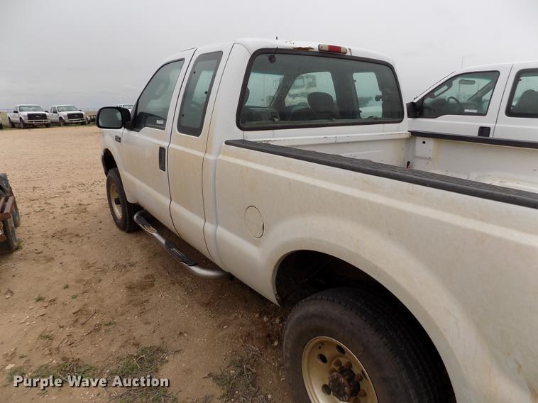 image for item FG9436 2004 Ford F250 Super Duty XL SuperCab pickup truck