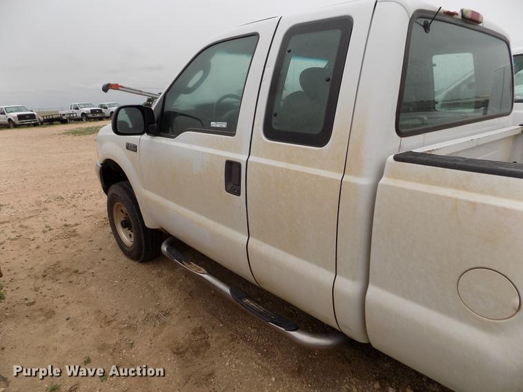 image for item FG9436 2004 Ford F250 Super Duty XL SuperCab pickup truck