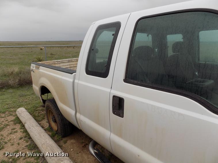 image for item FG9436 2004 Ford F250 Super Duty XL SuperCab pickup truck