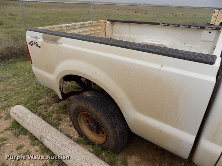 image for item FG9436 2004 Ford F250 Super Duty XL SuperCab pickup truck