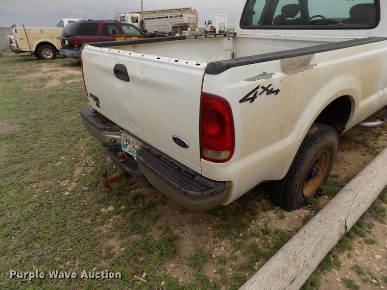 image for item FG9436 2004 Ford F250 Super Duty XL SuperCab pickup truck