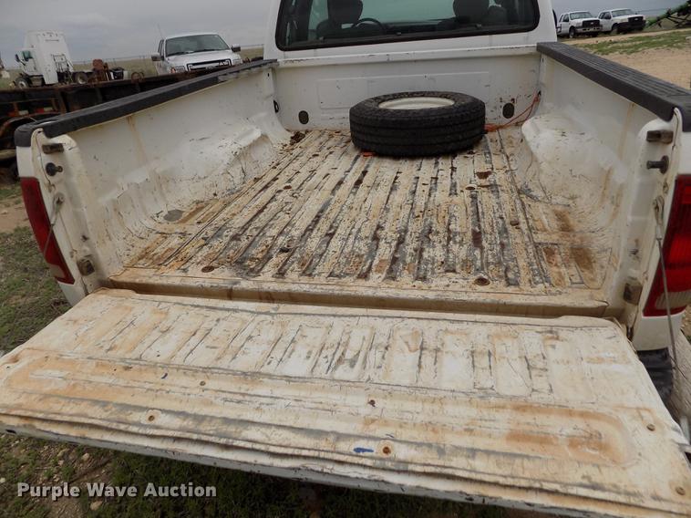 image for item FG9436 2004 Ford F250 Super Duty XL SuperCab pickup truck