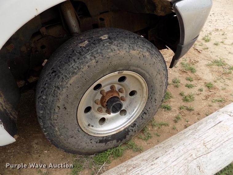 image for item FG9436 2004 Ford F250 Super Duty XL SuperCab pickup truck