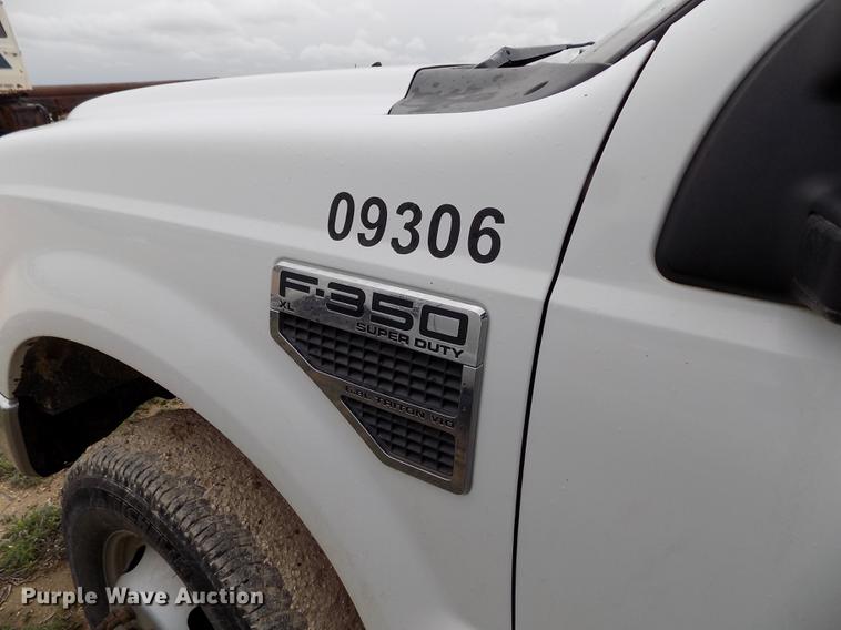 image for item FG9438 2009 Ford F350 Super Duty XL flatbed pickup truck