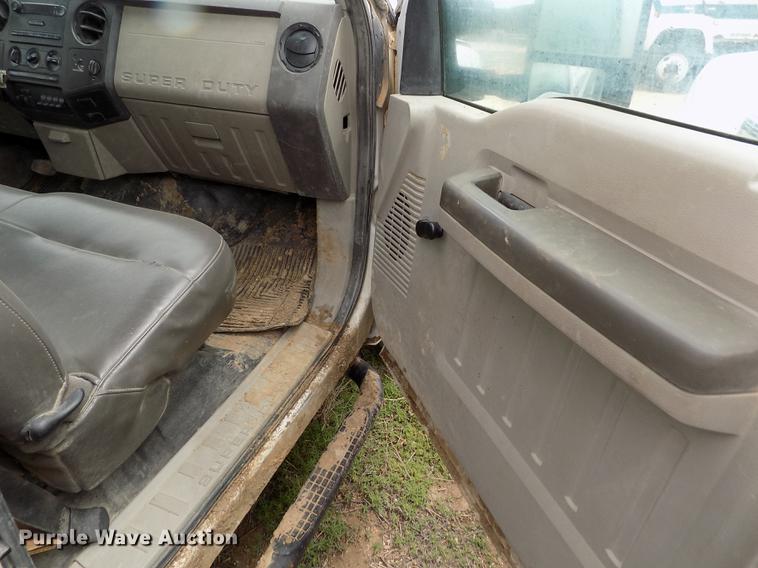 image for item FG9438 2009 Ford F350 Super Duty XL flatbed pickup truck