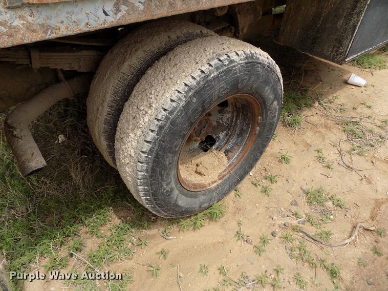 image for item FG9438 2009 Ford F350 Super Duty XL flatbed pickup truck