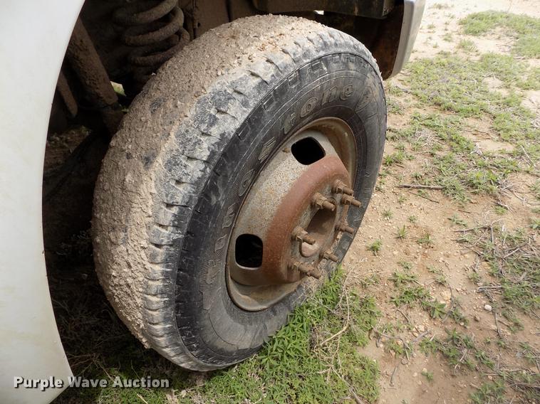 image for item FG9438 2009 Ford F350 Super Duty XL flatbed pickup truck