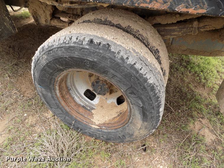 image for item FG9438 2009 Ford F350 Super Duty XL flatbed pickup truck