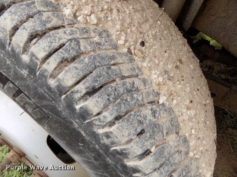 image for item FG9438 2009 Ford F350 Super Duty XL flatbed pickup truck