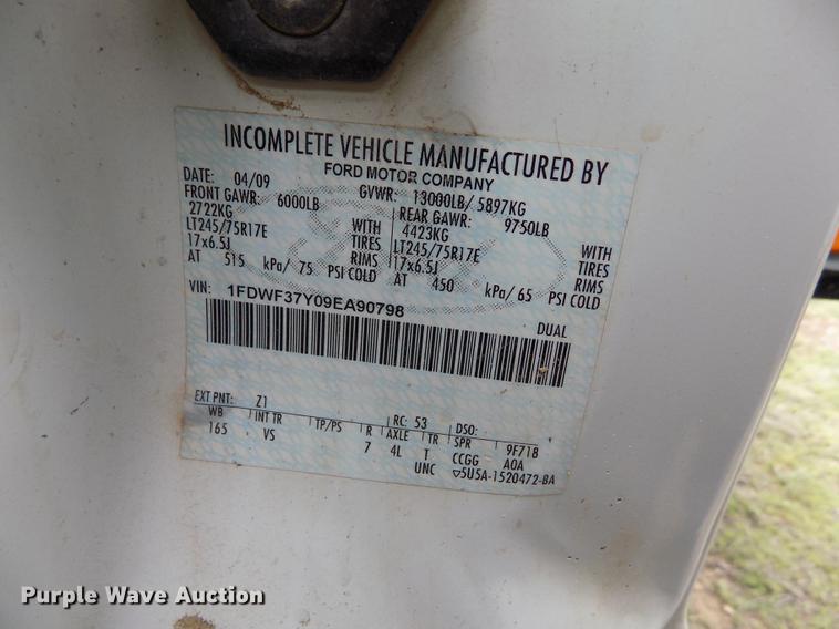 image for item FG9438 2009 Ford F350 Super Duty XL flatbed pickup truck