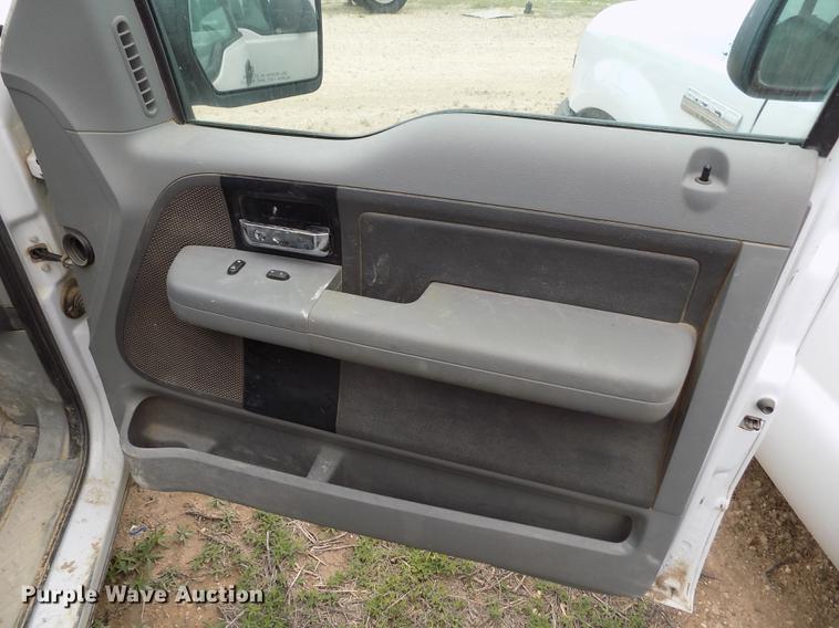 image for item FG9440 2006 Ford F150 XL SuperCab pickup truck