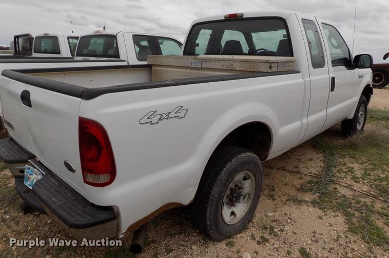 image for item FG9441 2006 Ford F250 Super Duty XL SuperCab pickup truck