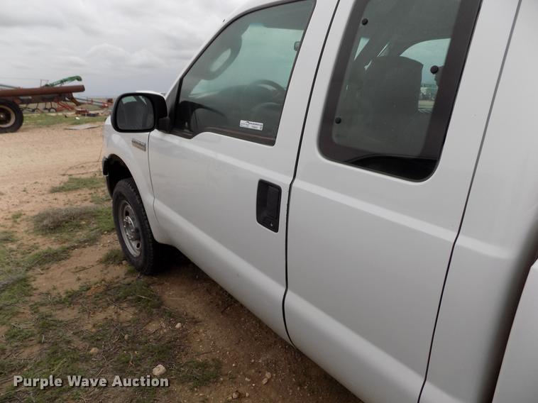 image for item FG9441 2006 Ford F250 Super Duty XL SuperCab pickup truck