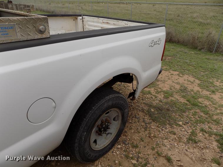 image for item FG9441 2006 Ford F250 Super Duty XL SuperCab pickup truck