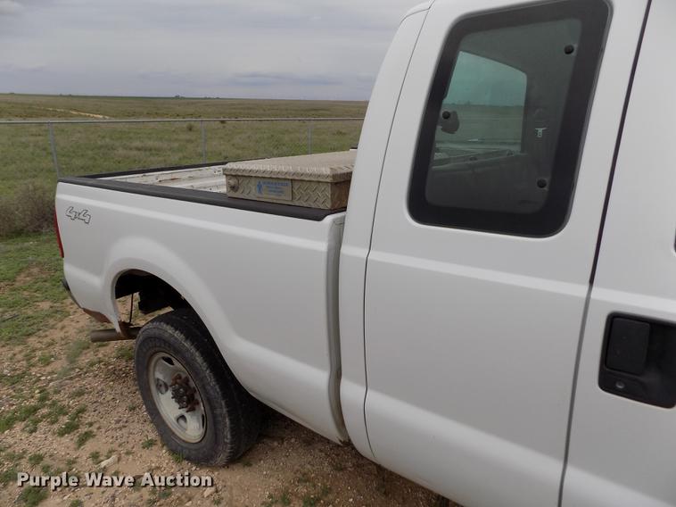 image for item FG9441 2006 Ford F250 Super Duty XL SuperCab pickup truck