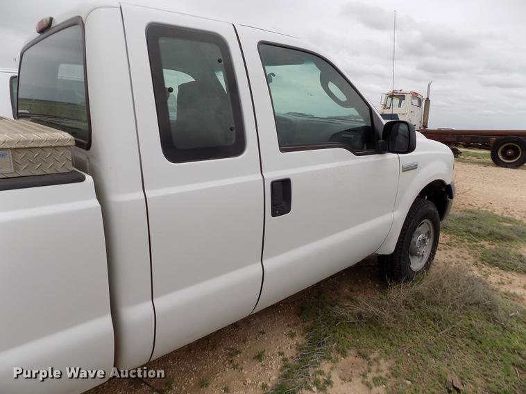 image for item FG9441 2006 Ford F250 Super Duty XL SuperCab pickup truck
