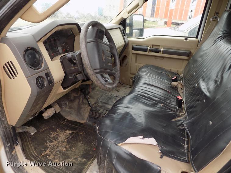 image for item FG9445 2008 Ford F250 Super Duty XL Crew Cab pickup truck