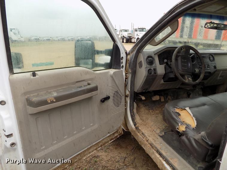 image for item FG9448 2009 Ford F350 Super Duty XL flatbed pickup truck