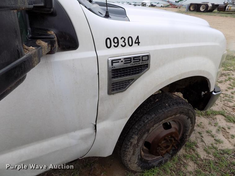image for item FG9448 2009 Ford F350 Super Duty XL flatbed pickup truck