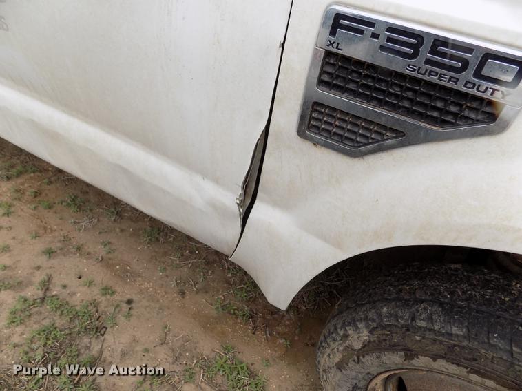 image for item FG9448 2009 Ford F350 Super Duty XL flatbed pickup truck