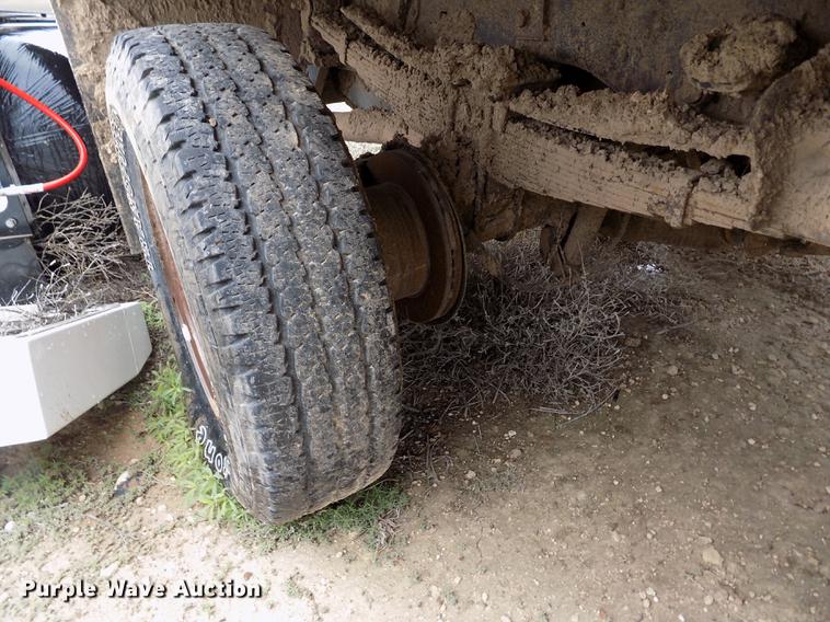 image for item FG9448 2009 Ford F350 Super Duty XL flatbed pickup truck