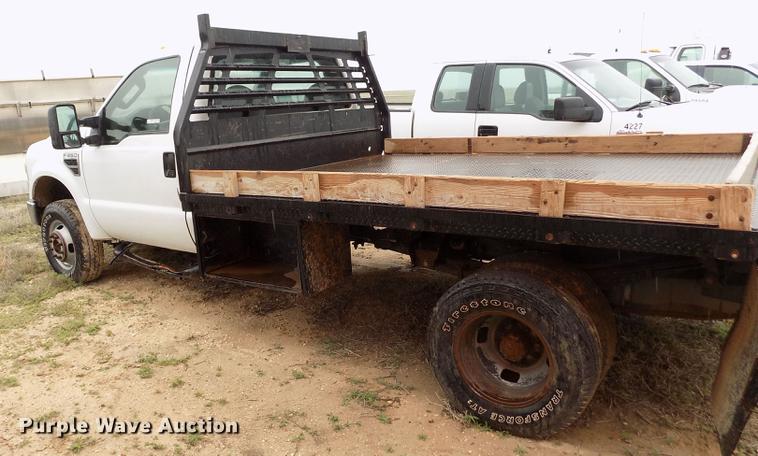 image for item FG9449 2009 Ford F350 Super Duty XL flatbed pickup truck