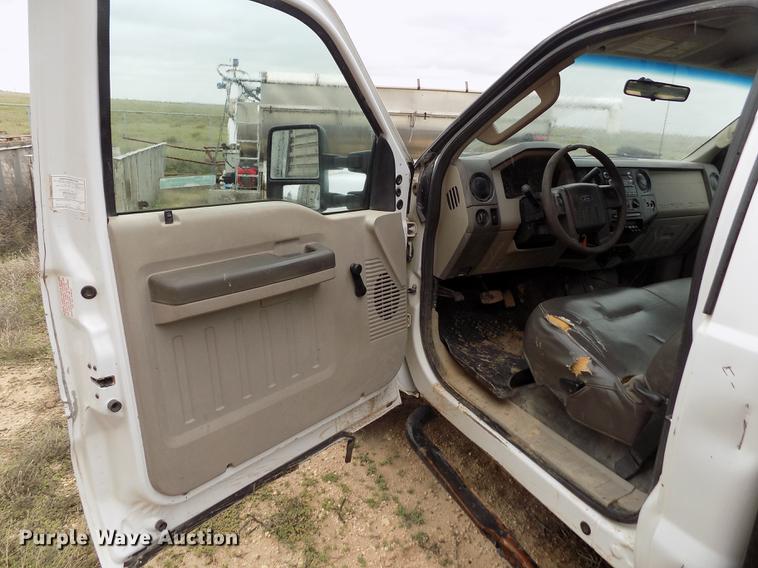 image for item FG9449 2009 Ford F350 Super Duty XL flatbed pickup truck