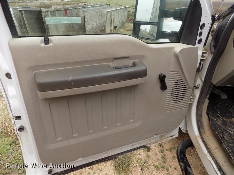 image for item FG9449 2009 Ford F350 Super Duty XL flatbed pickup truck