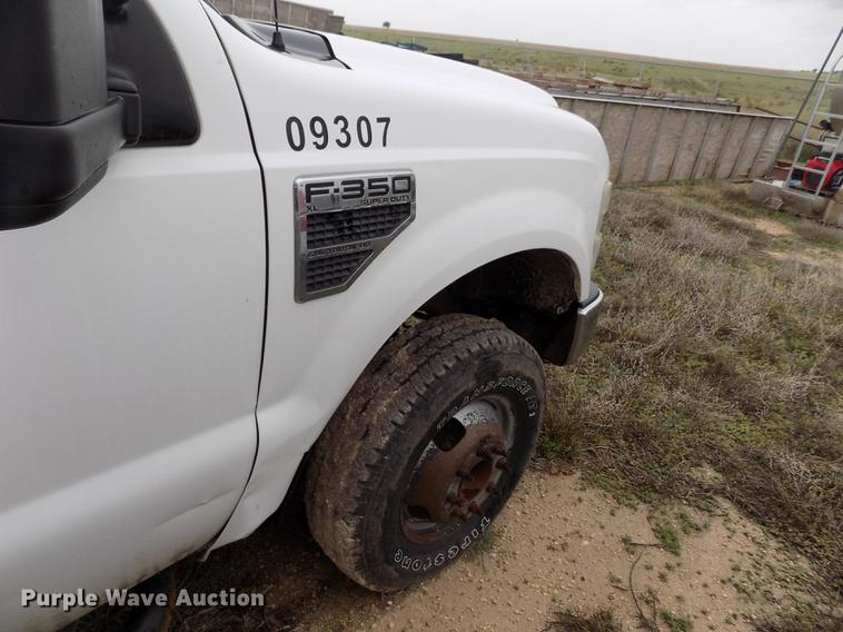 image for item FG9449 2009 Ford F350 Super Duty XL flatbed pickup truck