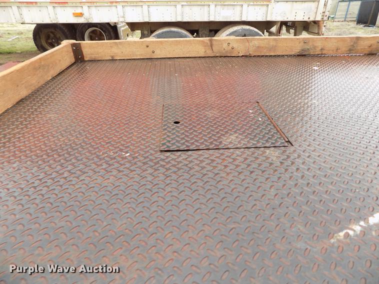 image for item FG9449 2009 Ford F350 Super Duty XL flatbed pickup truck