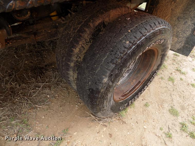 image for item FG9449 2009 Ford F350 Super Duty XL flatbed pickup truck