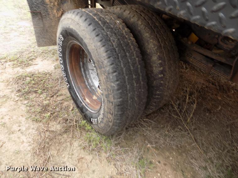 image for item FG9449 2009 Ford F350 Super Duty XL flatbed pickup truck