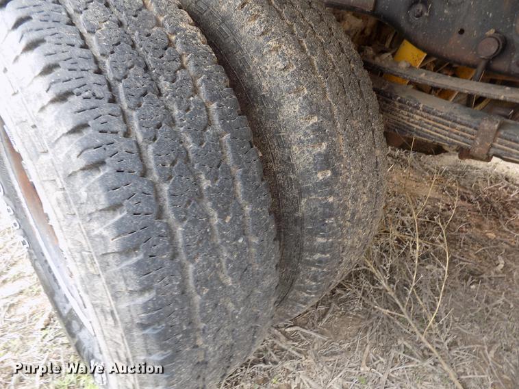 image for item FG9449 2009 Ford F350 Super Duty XL flatbed pickup truck