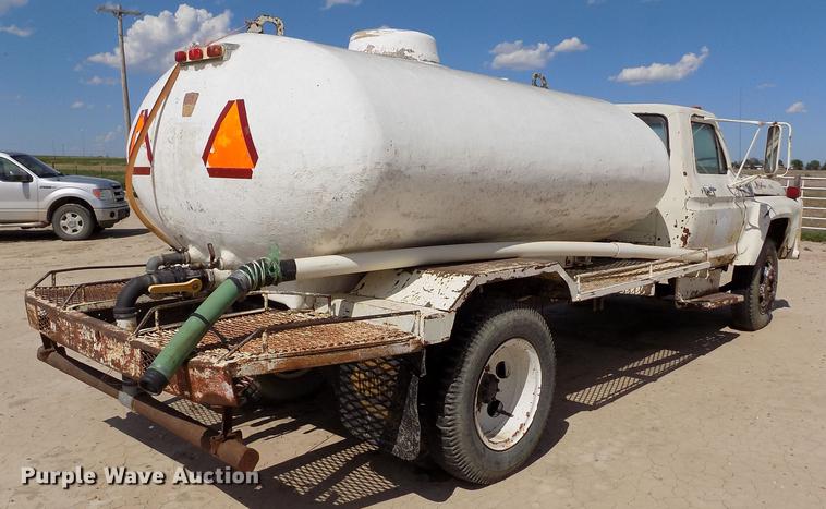 image for item FG9491 1976 Ford F600 tank truck