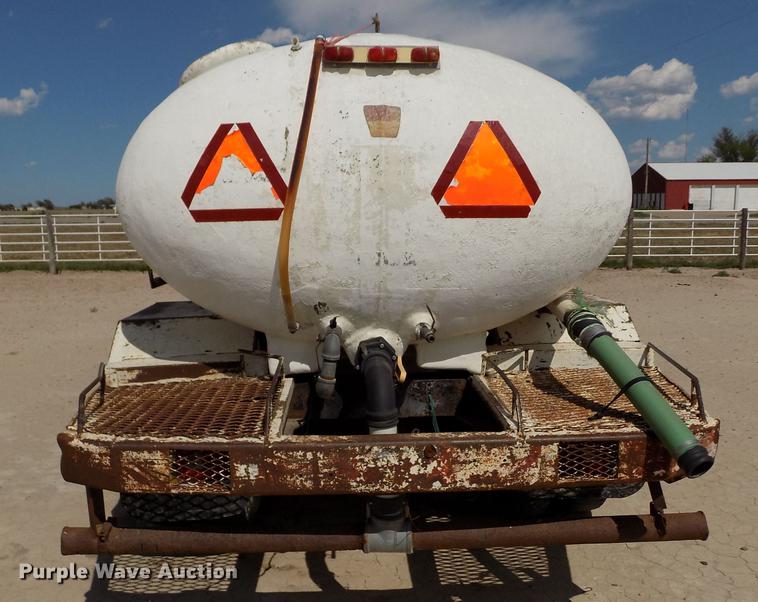 image for item FG9491 1976 Ford F600 tank truck