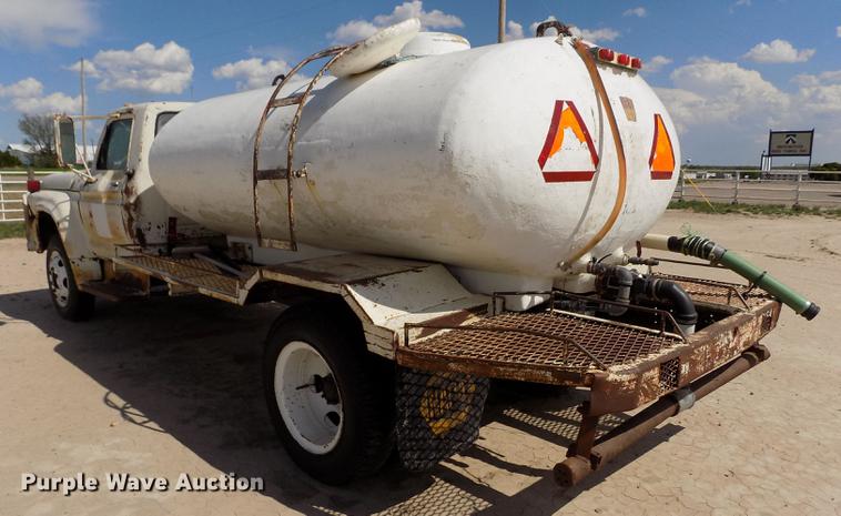 image for item FG9491 1976 Ford F600 tank truck