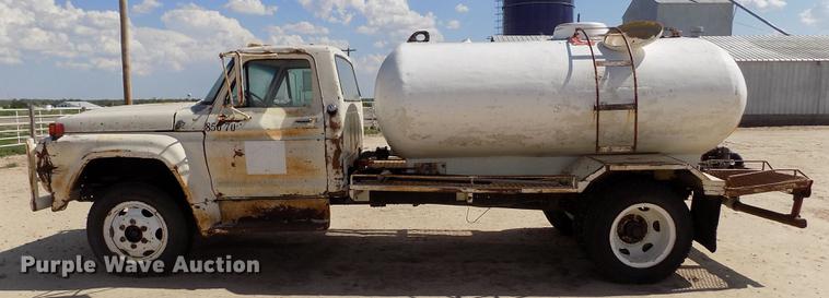 image for item FG9491 1976 Ford F600 tank truck