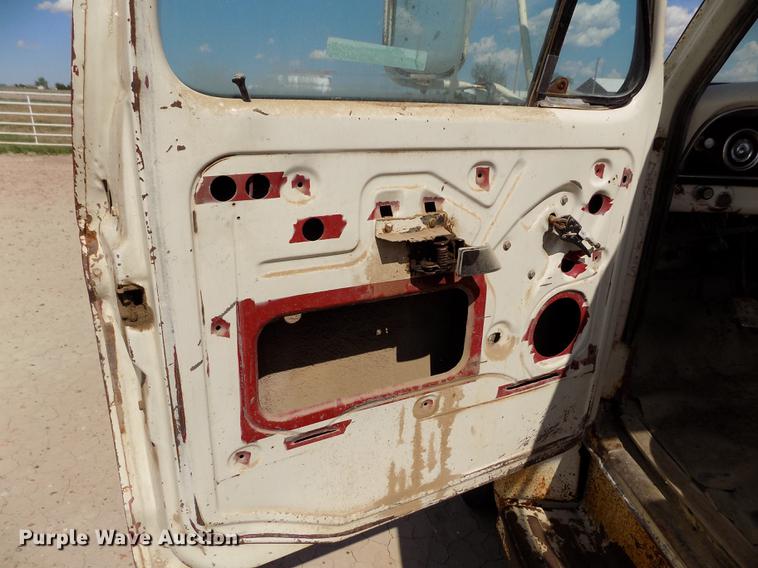 image for item FG9491 1976 Ford F600 tank truck