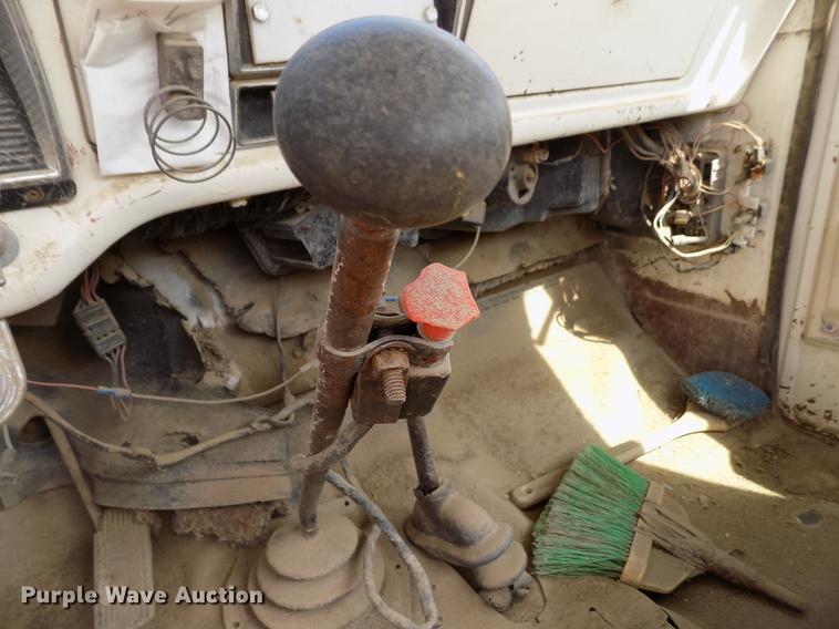 image for item FG9491 1976 Ford F600 tank truck