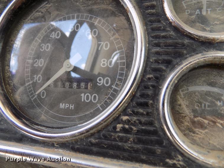 image for item FG9491 1976 Ford F600 tank truck