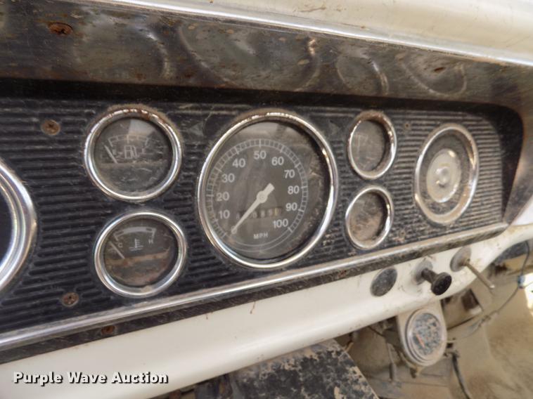 image for item FG9491 1976 Ford F600 tank truck