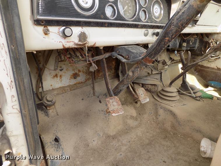 image for item FG9491 1976 Ford F600 tank truck