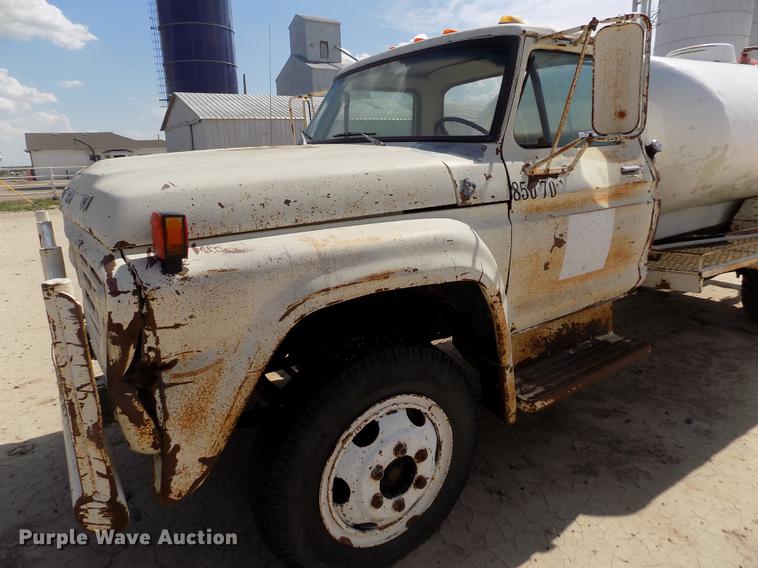 image for item FG9491 1976 Ford F600 tank truck