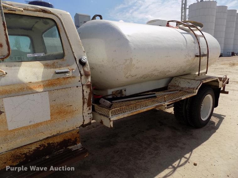 image for item FG9491 1976 Ford F600 tank truck