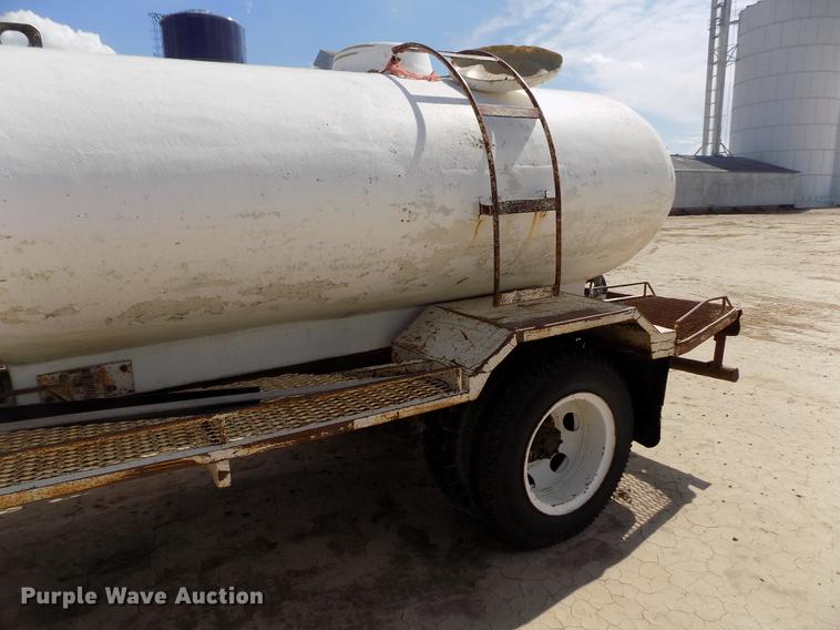 image for item FG9491 1976 Ford F600 tank truck