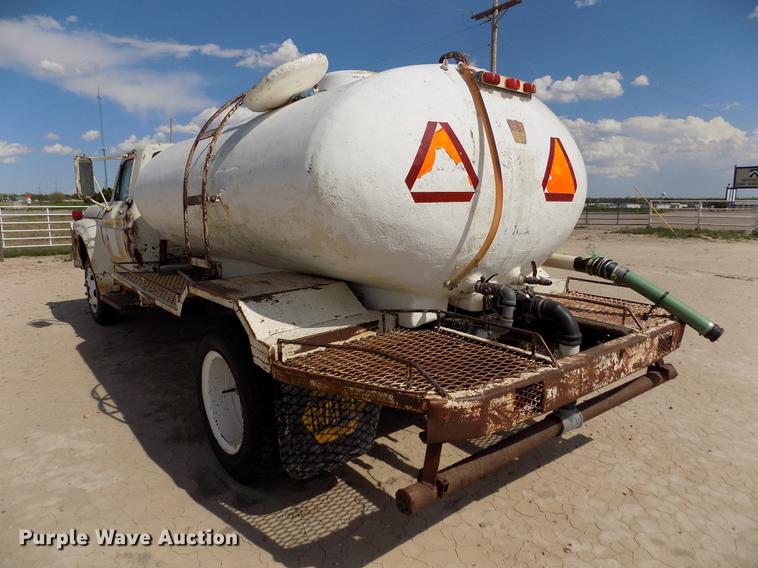 image for item FG9491 1976 Ford F600 tank truck